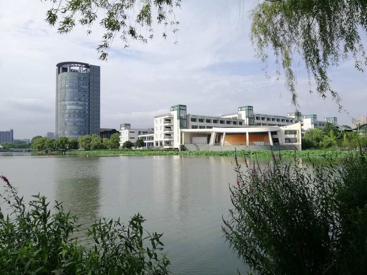 Zhejiang University Library and Information Center (4)